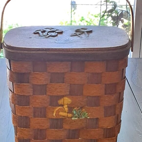 Vintage Basketville Woven Basket/Purse w/Wooden Lid, Mushroom Motif, Stamped - Picture 2 of 10